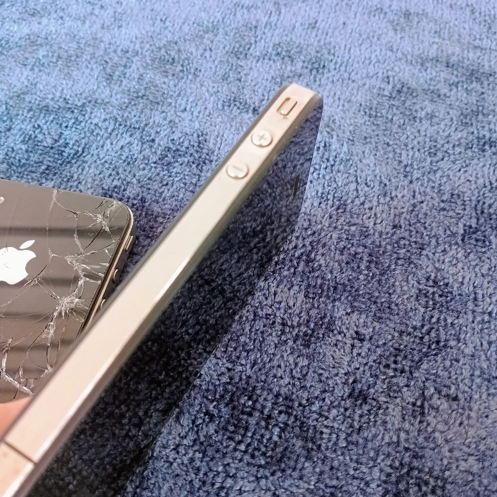 iPhone ( For parts only ) !!!